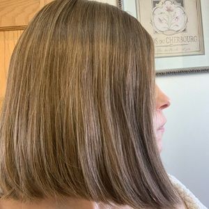 Madison wigs hair topper. Approximately 11” long, great condition!